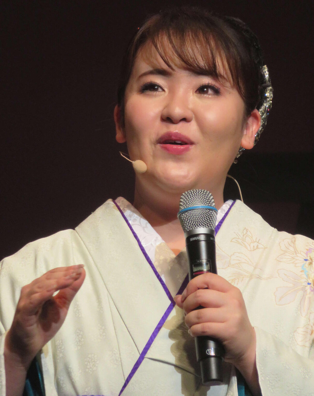歌芝居コンサートを行った朝花美穂