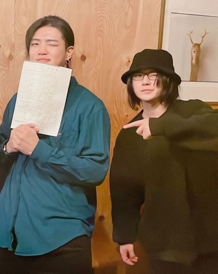 MIYAMUさんとヤバイTシャツ屋さんのこやまたくや（MIYAMUさんのXから）