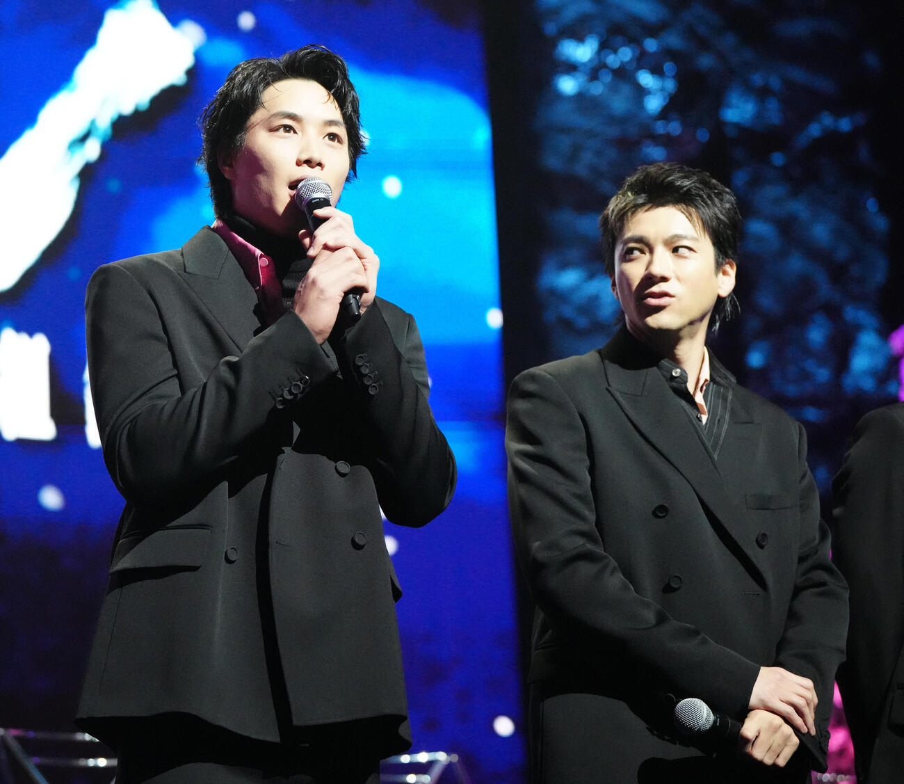 「ちるらん　新撰組鎮魂歌」制作発表イベントに臨む鈴木伸之（左）。右は山田裕貴（撮影・江口和貴）