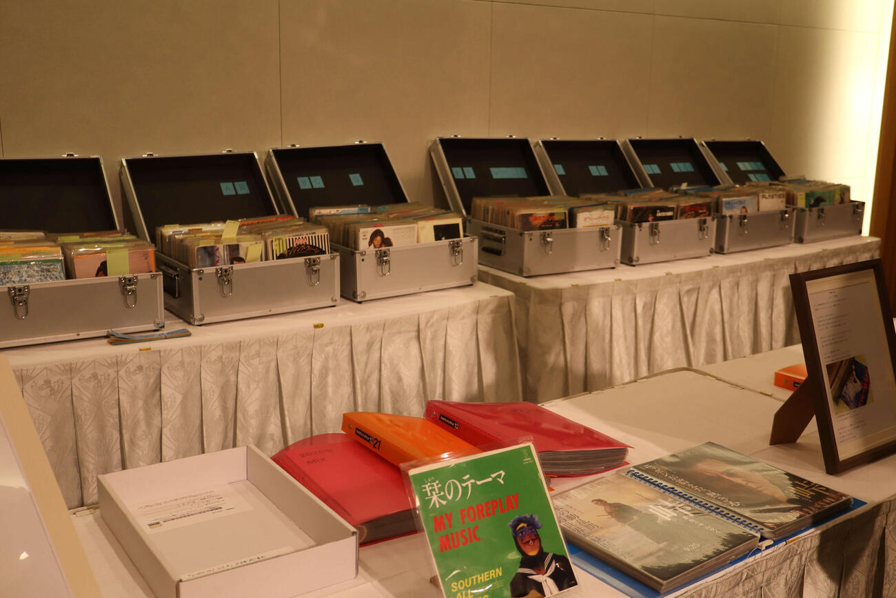 片岡亀蔵さんお別れの会で展示された遺品のレコード