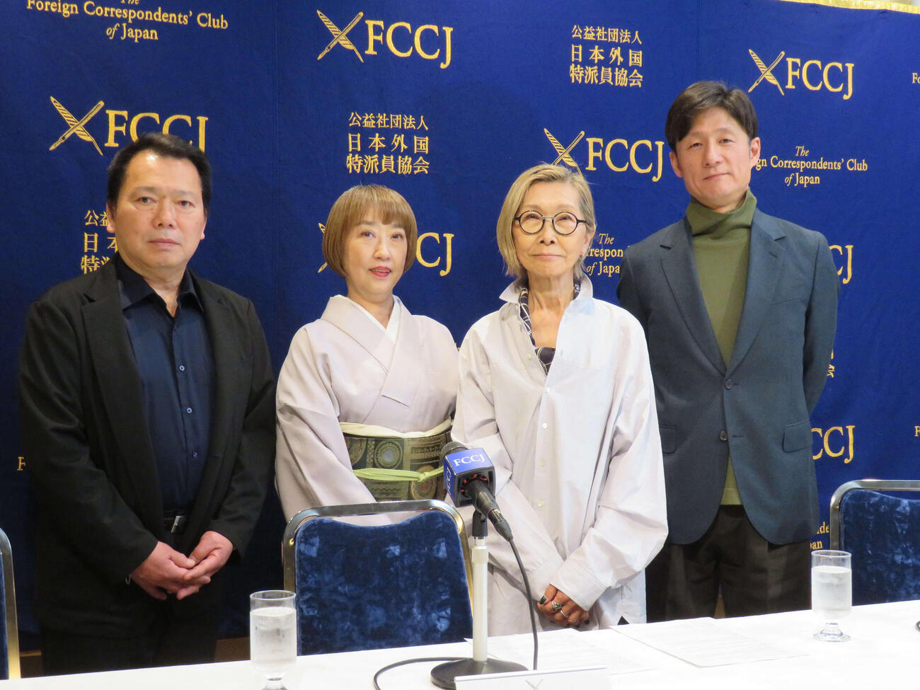日本外国特派員協会で会見を開いた「国宝」の、左から西松忠氏、日比野直美氏、豊川京子氏、李相日監督（撮影・村上幸将）