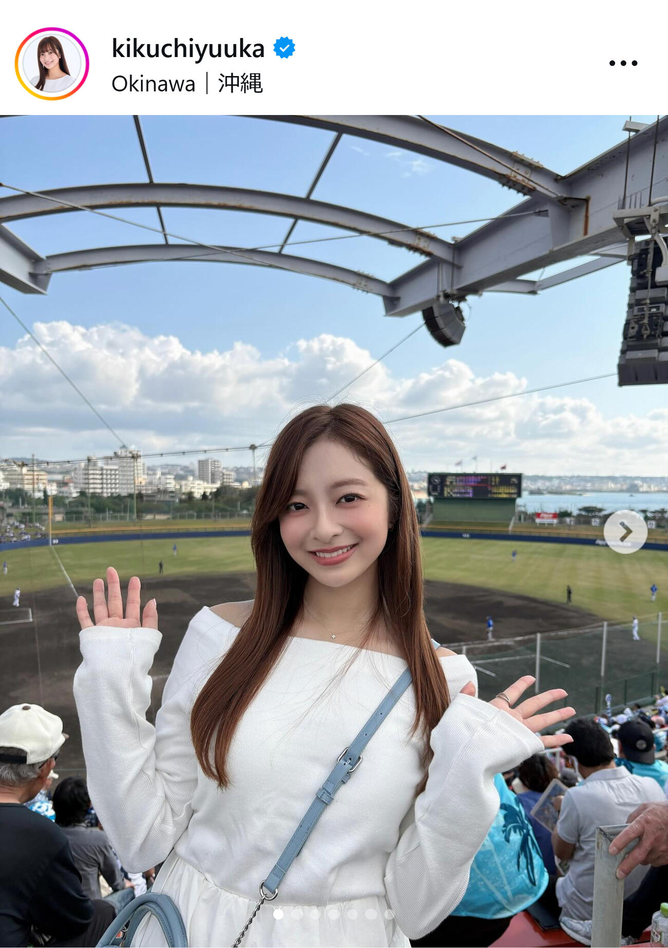 中日対DeNAの練習試合を観戦する菊池柚花（菊池柚花のインスタグラムから）