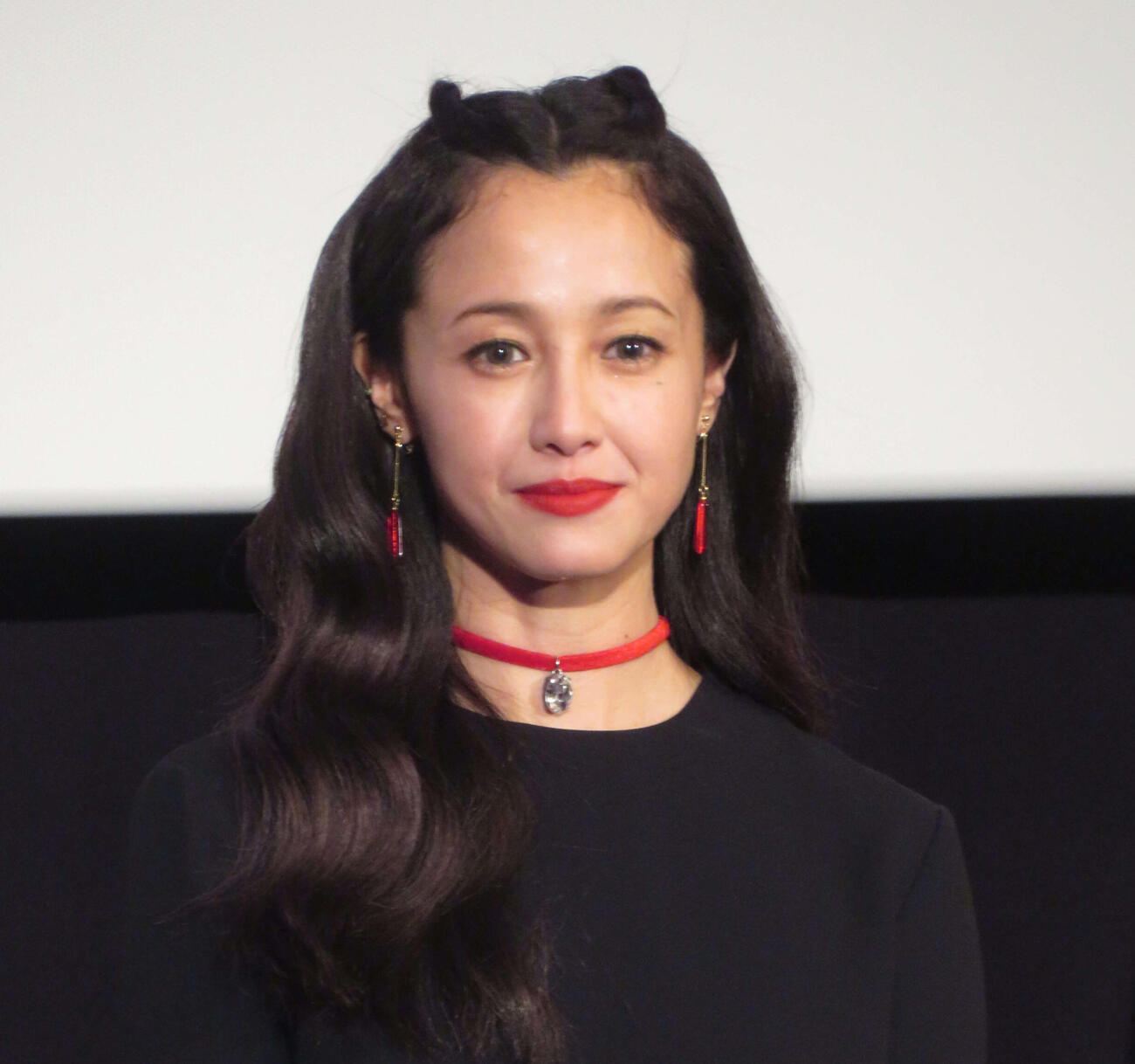映画「＃拡散」初日舞台あいさつに登壇した、（左から）山谷花純、成田凌、沢尻エリカ