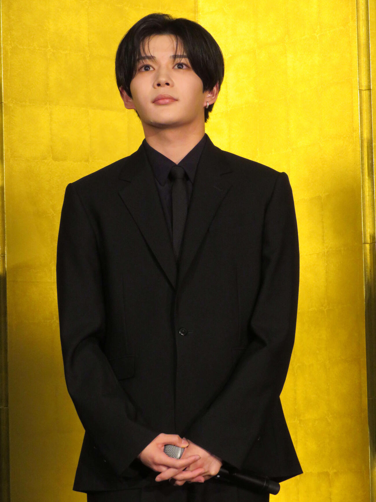 映画「木挽町のあだ討ち」初日舞台あいさつに登壇した長尾謙杜（撮影・村上幸将）