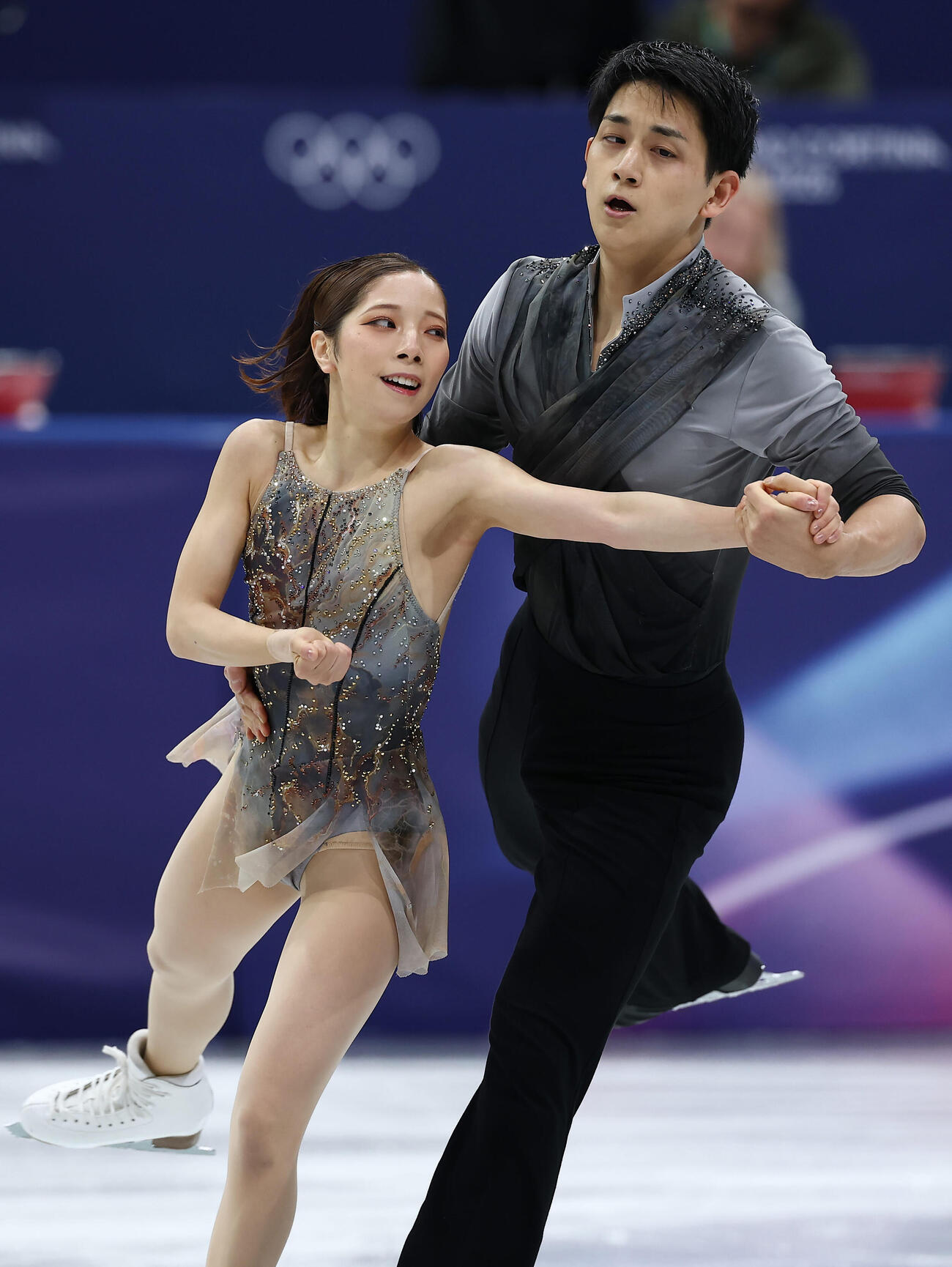 2026ミラノ・コルティナ冬季五輪　ペアフリーで演技する三浦（左）、木原組
