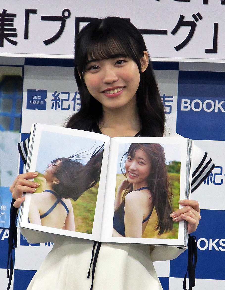 金澤亜美1st写真集「プロローグ」発売記念イベントを行った金澤亜美