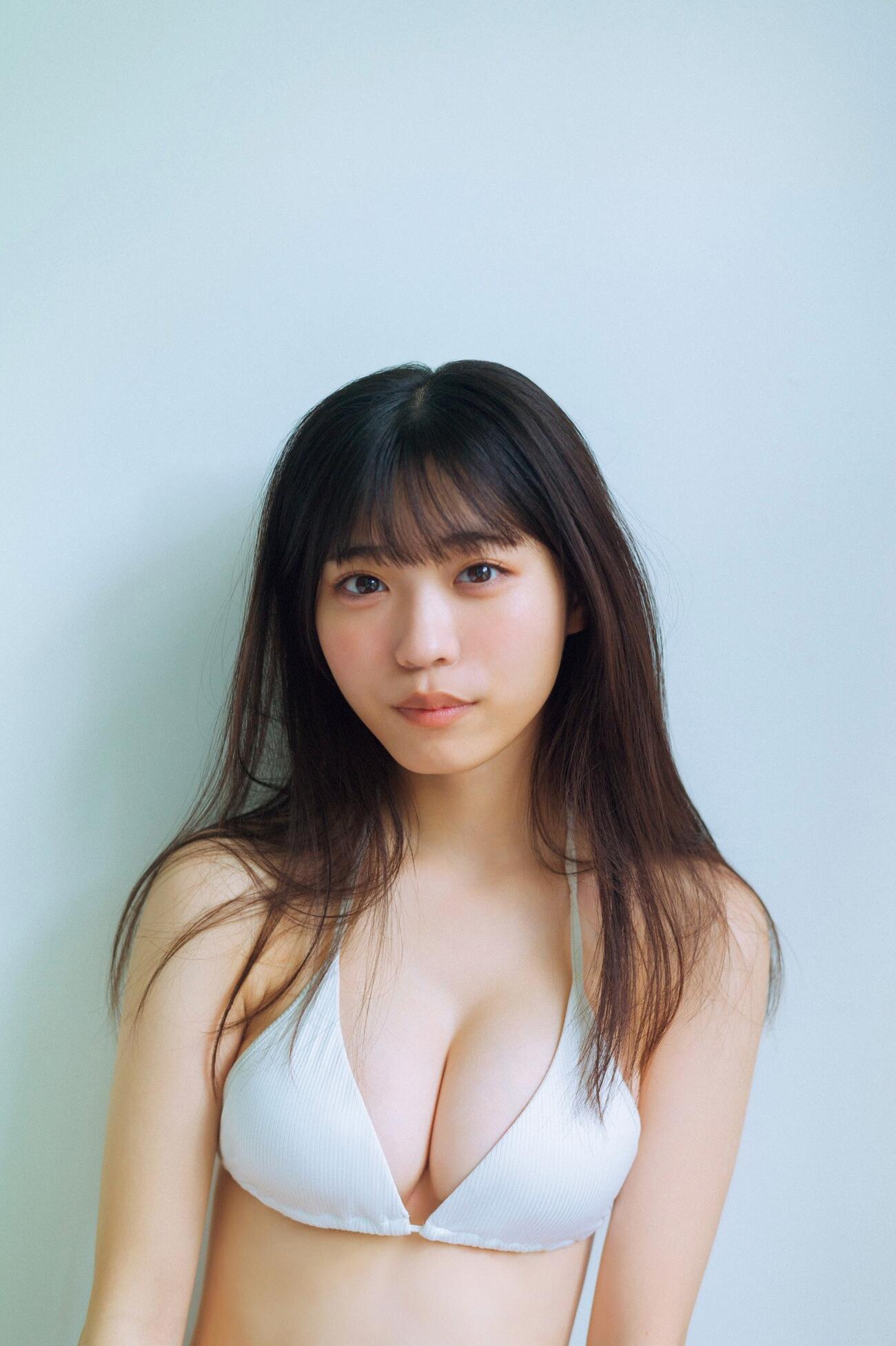 金澤亜美1st写真集「プロローグ」より