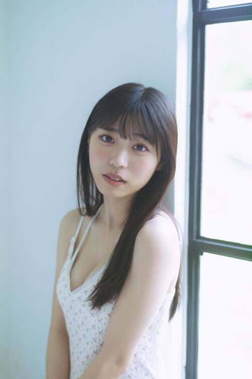 僕青」金澤亜美が初写真集「大きな1歩踏み出せた」大胆ストラップレス