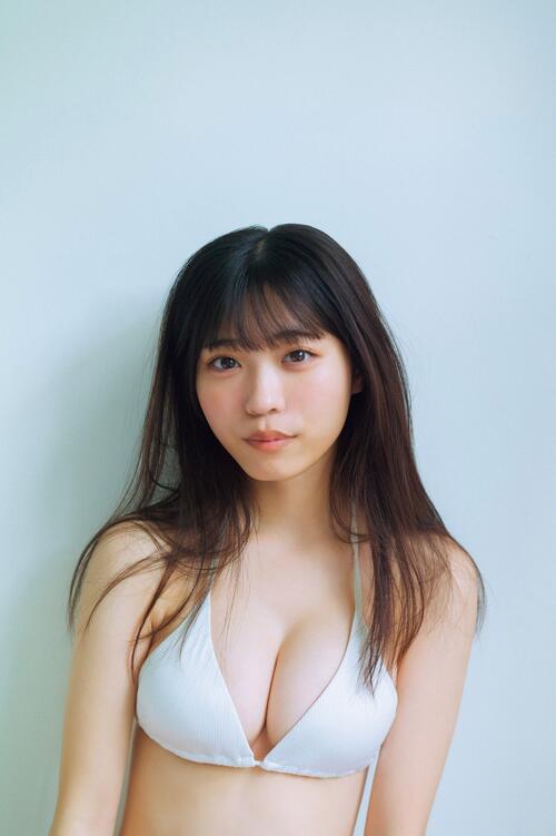 僕青」金澤亜美が初写真集「大きな1歩踏み出せた」大胆ストラップレス