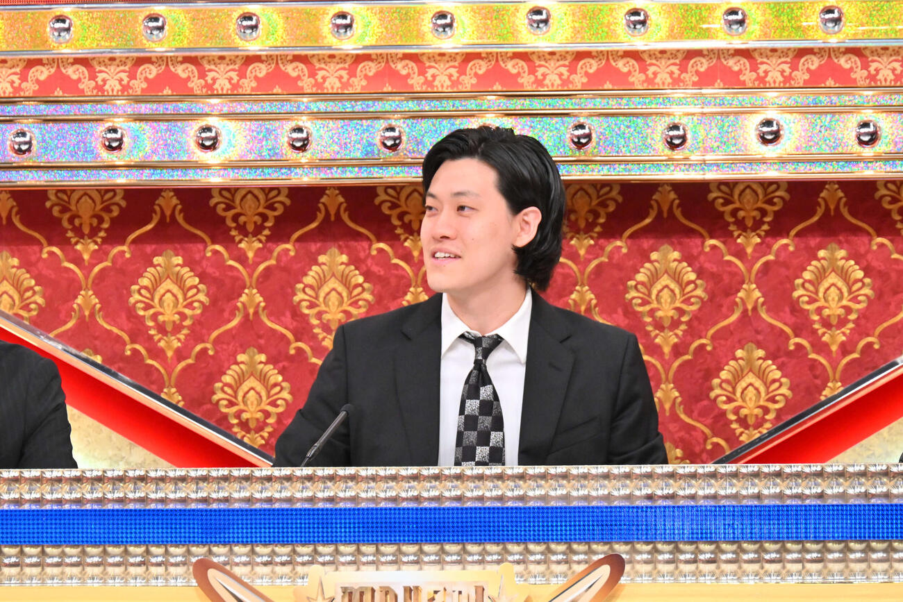 「第15回ytv漫才新人賞決定戦」で審査員を務める霜降り明星粗品