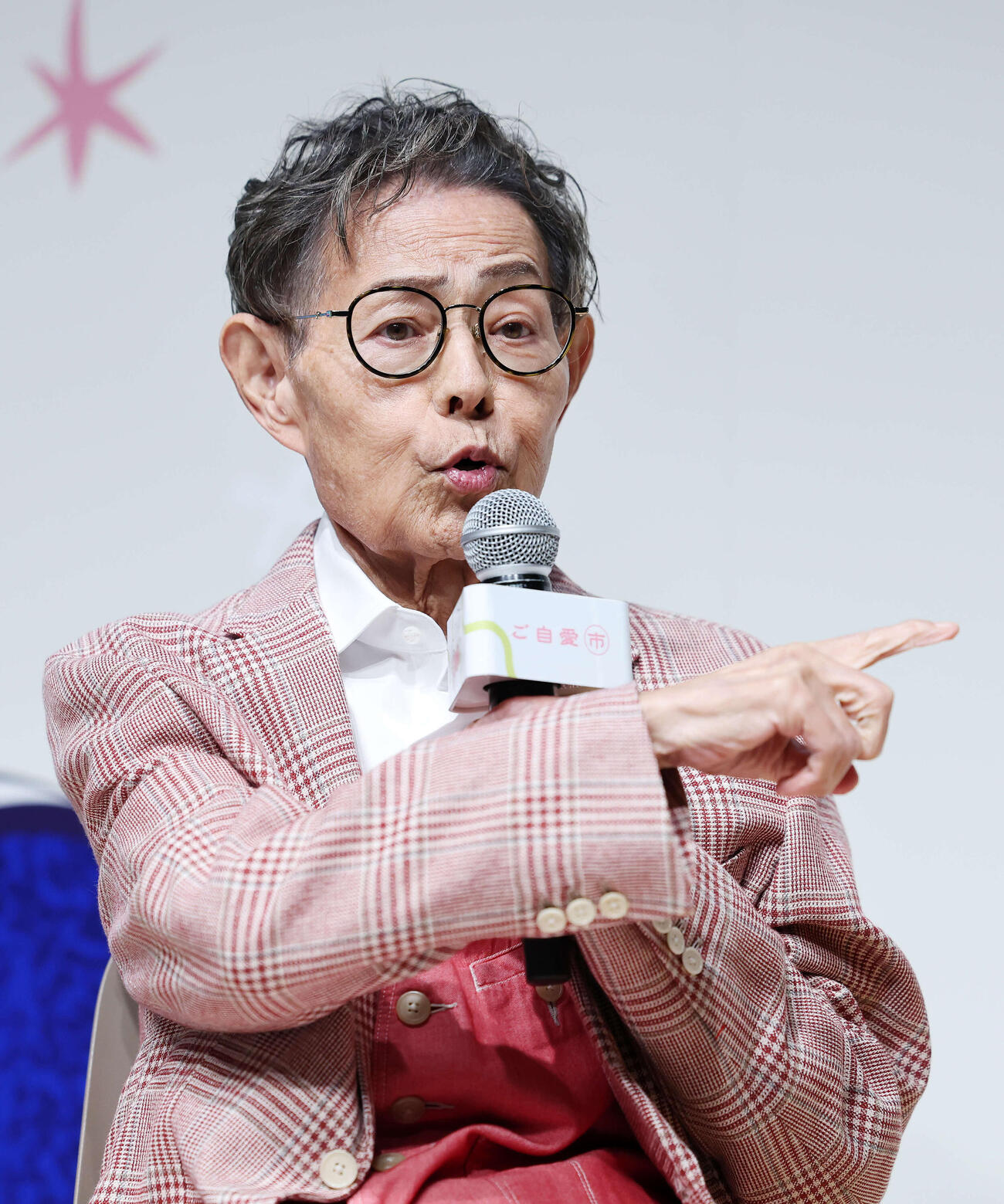 トークイベントに臨む加藤茶（撮影・鈴木正人）　