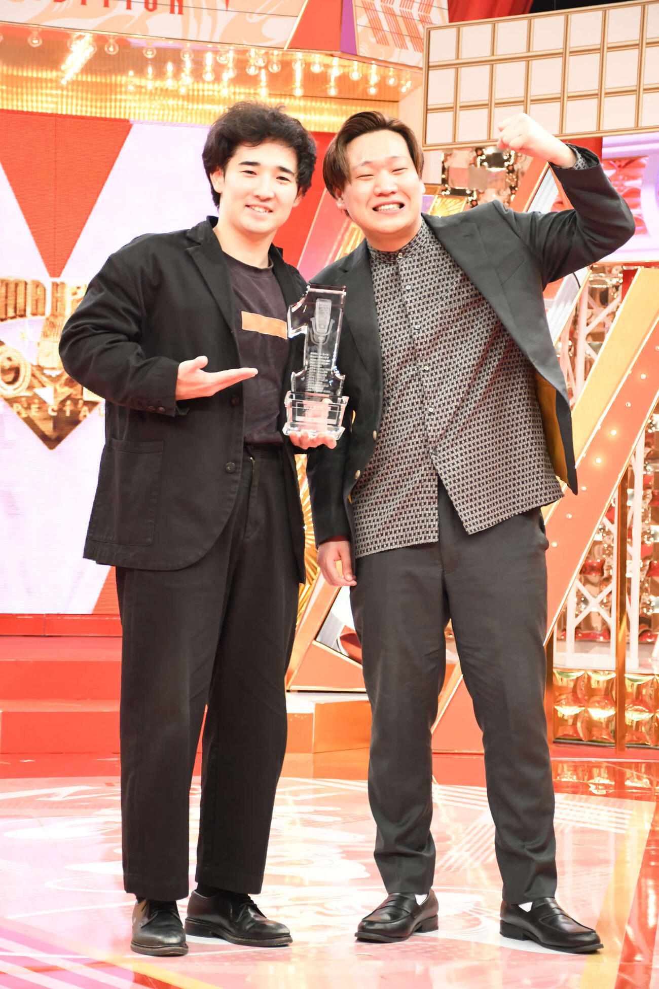 「第15回ytv漫才新人賞決定戦」で優勝した、ぐろうの家村涼太（左）と高松巧