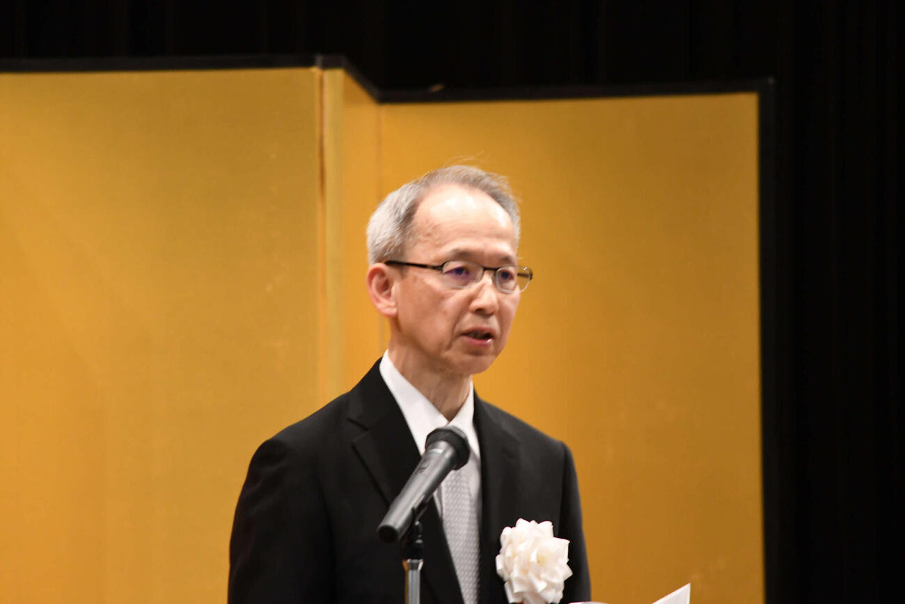 宝塚音楽学校卒業式で式辞を述べる中西達也校長（撮影・阪口孝志）