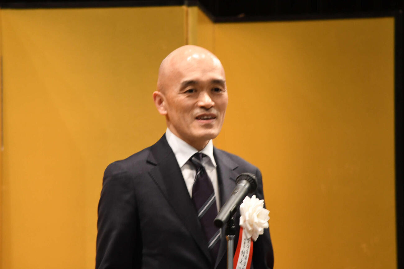 宝塚音楽学校卒業式で式辞を述べる村上浩爾理事長（撮影・阪口孝志）