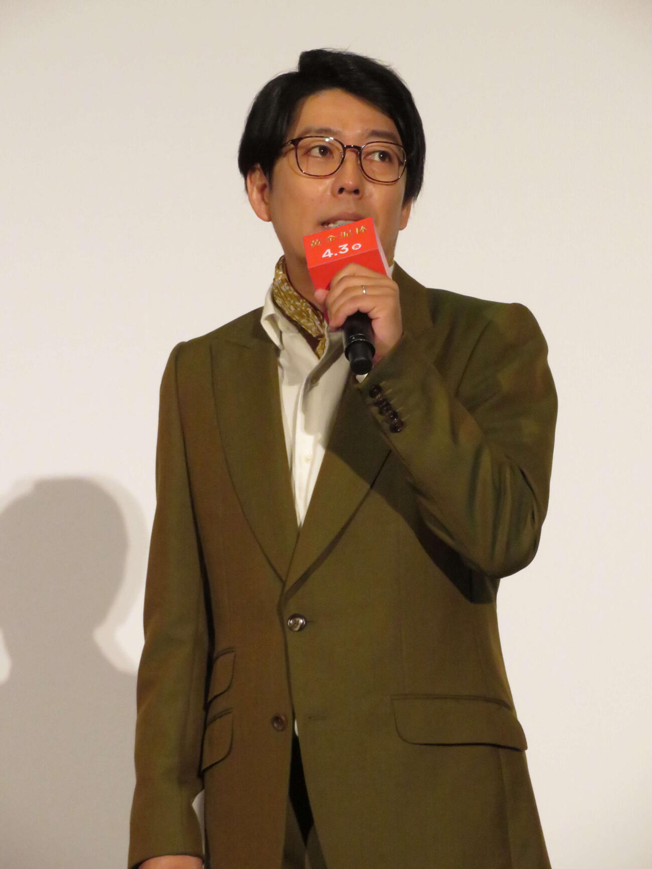 映画「黄金泥棒」完成披露上映会に登壇した阿諏訪泰義（撮影・村上幸将）