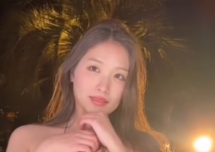 マイクロビキニ姿を披露した水咲優美（水咲優美のインスタグラムから）