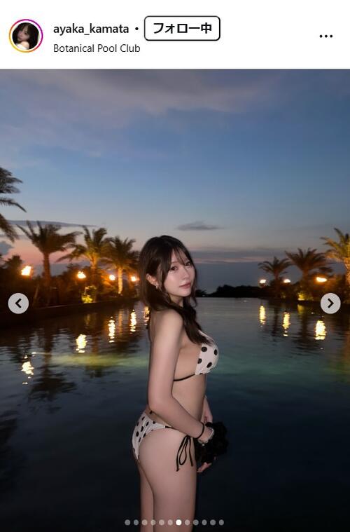 女子大生22歳アイドル「えっろ」ドット柄ひもビキニ水着「おへそ、素敵