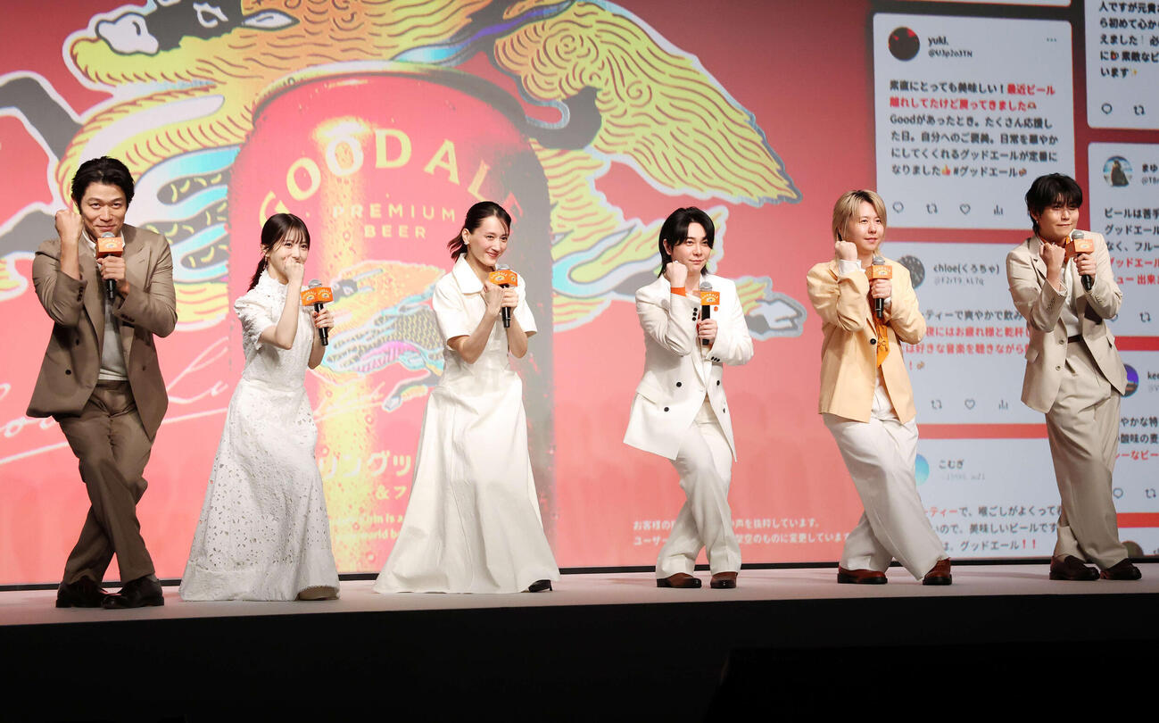 「キリングッドエール」5000万本突破！大反響御礼発表会でポーズをとる、左から鈴木亮平、浜辺美波、綾瀬はるか、Mrs．GREEN APPLEの大森元貴、藤澤涼架、若井滉斗（撮影・宮地輝）