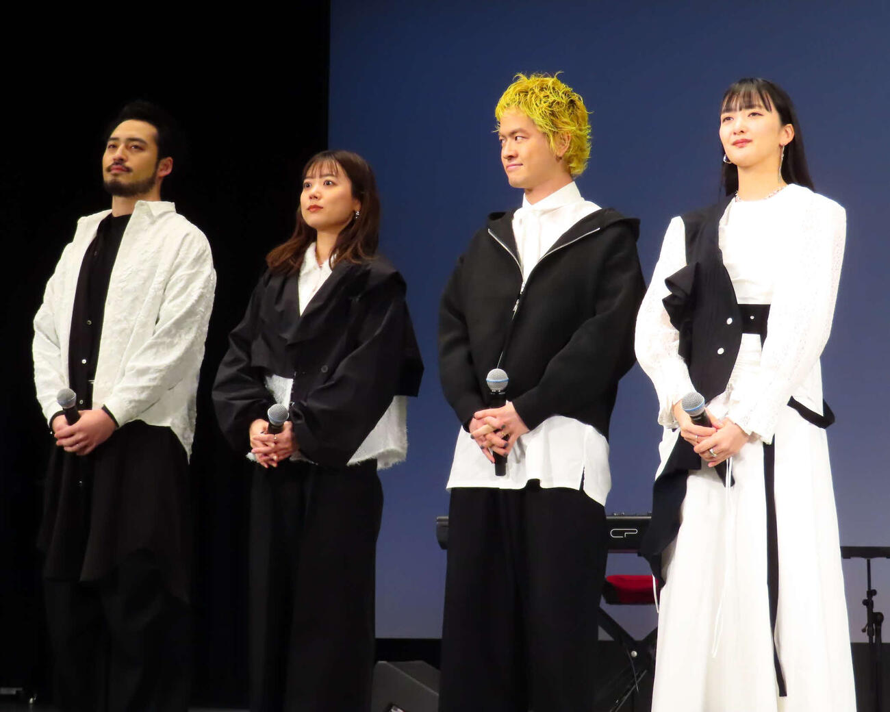 「パリに咲くエトワール」特別試写会にサプライズ登場した緑黄色社会