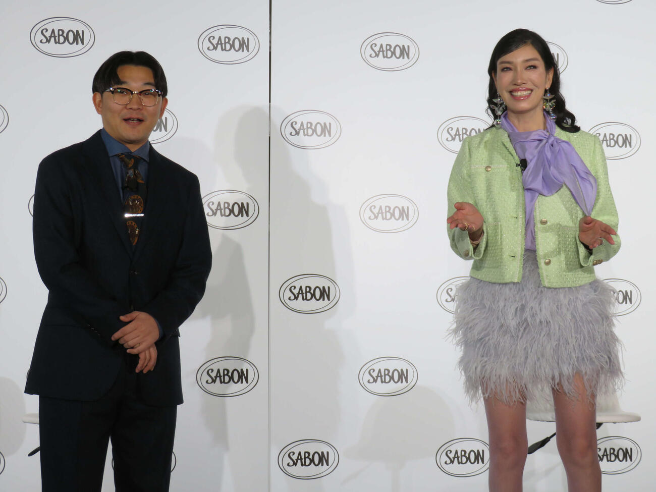 SABON White Tea Celebration記者発表会に出席したオズワルド伊藤俊介とアンミカ（撮影・村上幸将）