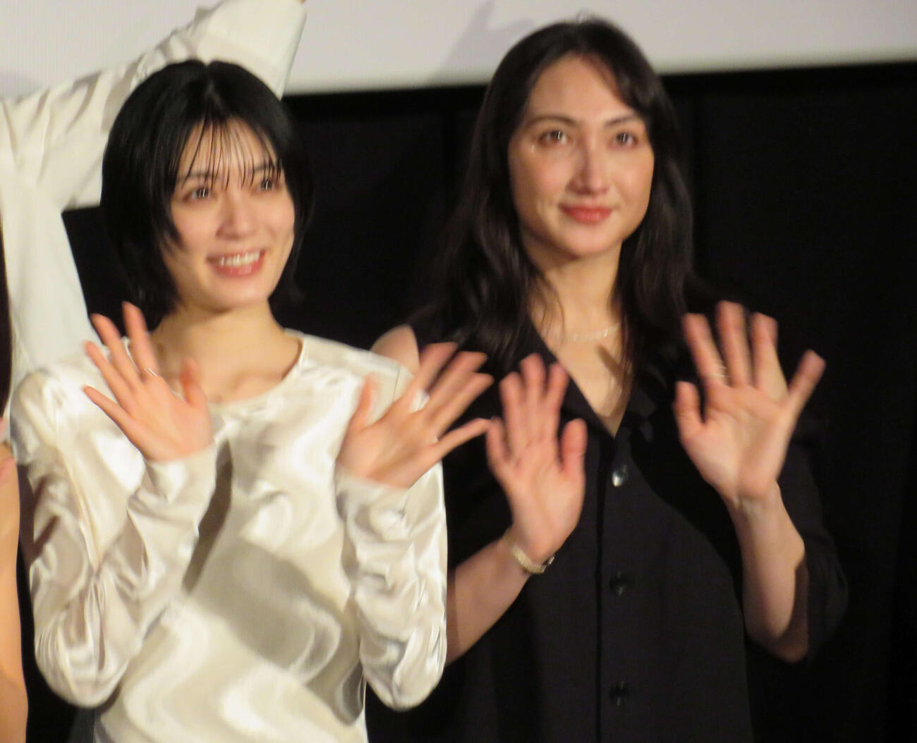 「GEMNIBUS vol.2」完成報告会に登壇した吉田美月喜（左）と香椎由宇（撮影・村上幸将）