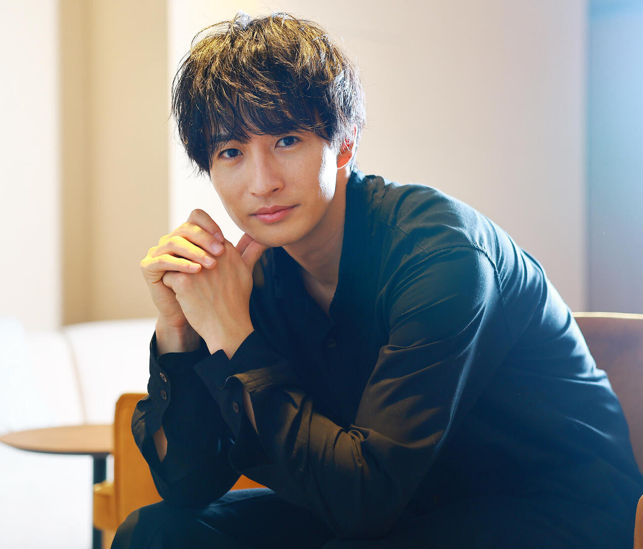俳優、モデル、カメラマンと、ジャンルを問わず活躍中の古屋呂敏（撮影・野上伸悟）