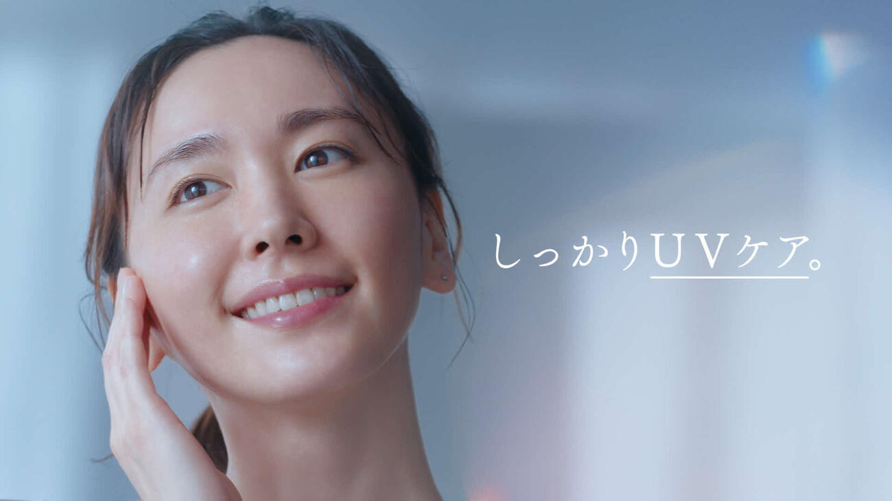 新垣結衣が出演する「雪肌精」新テレビCM「朝の多機能乳液」篇