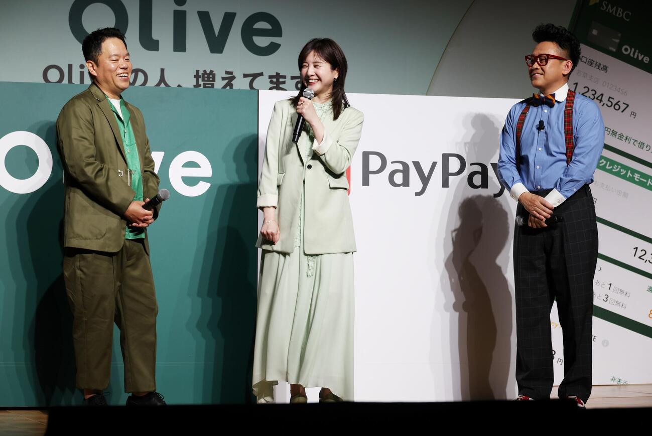 新CM発表会に参加した、左から津田篤宏、吉高由里子、宮川大輔（撮影・中島郁夫）
