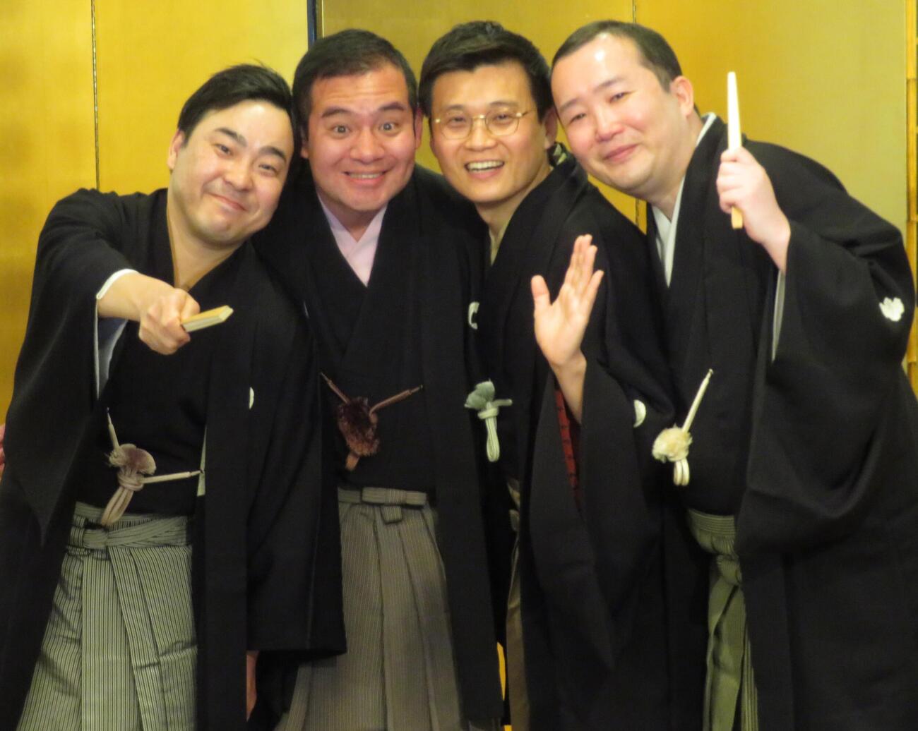 真打ちに昇進した、左から春風亭昇吾、桂竹千代、三代目雷門五郎、昔昔亭喜太郎