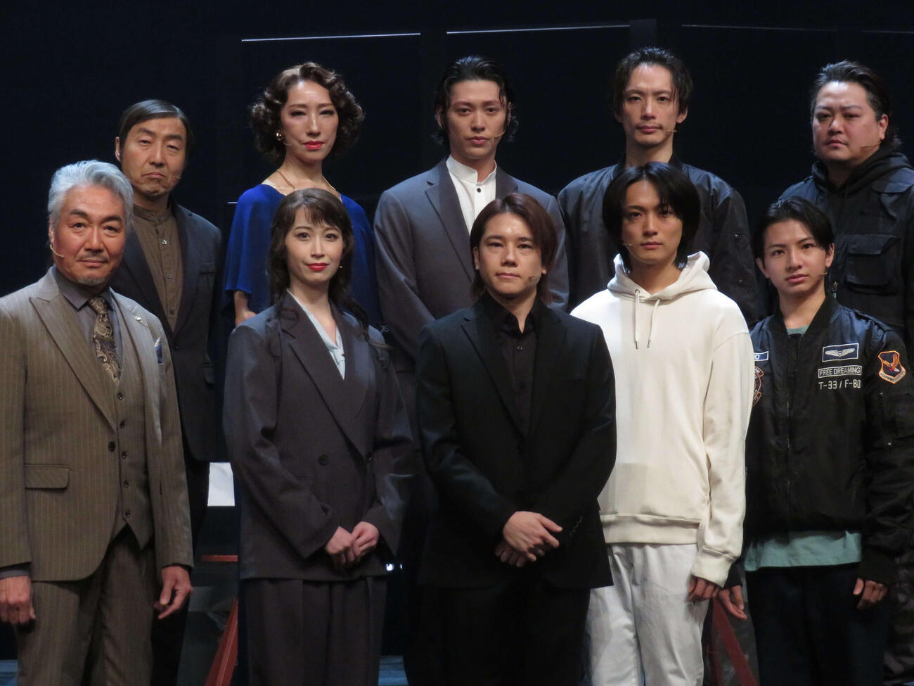舞台「悪の花」取材会に出席した、上段左からみのすけ、水夏希、安西慎太郎、久保田秀敏、宮下雄也、下段左から羽場裕一、海乃美月、五関晃一、和田優希、久保廉