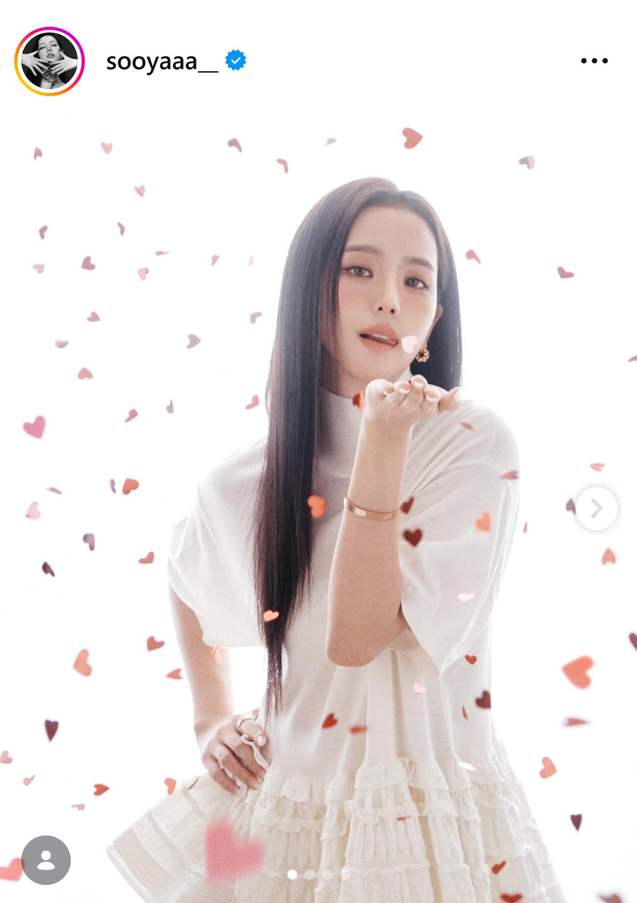 BLACKPINKのJISOOが投げキッス（BLACKPINK・JISOOのインスタグラムから）