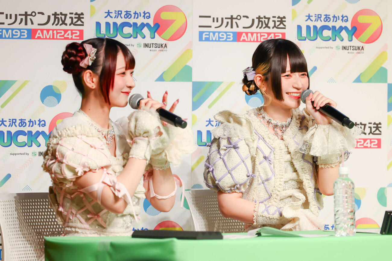 ニッポン放送「大沢あかねLUCKY7」公開収録にゲスト出演したきゅるりんてしてみてチバゆな（左）と環やな