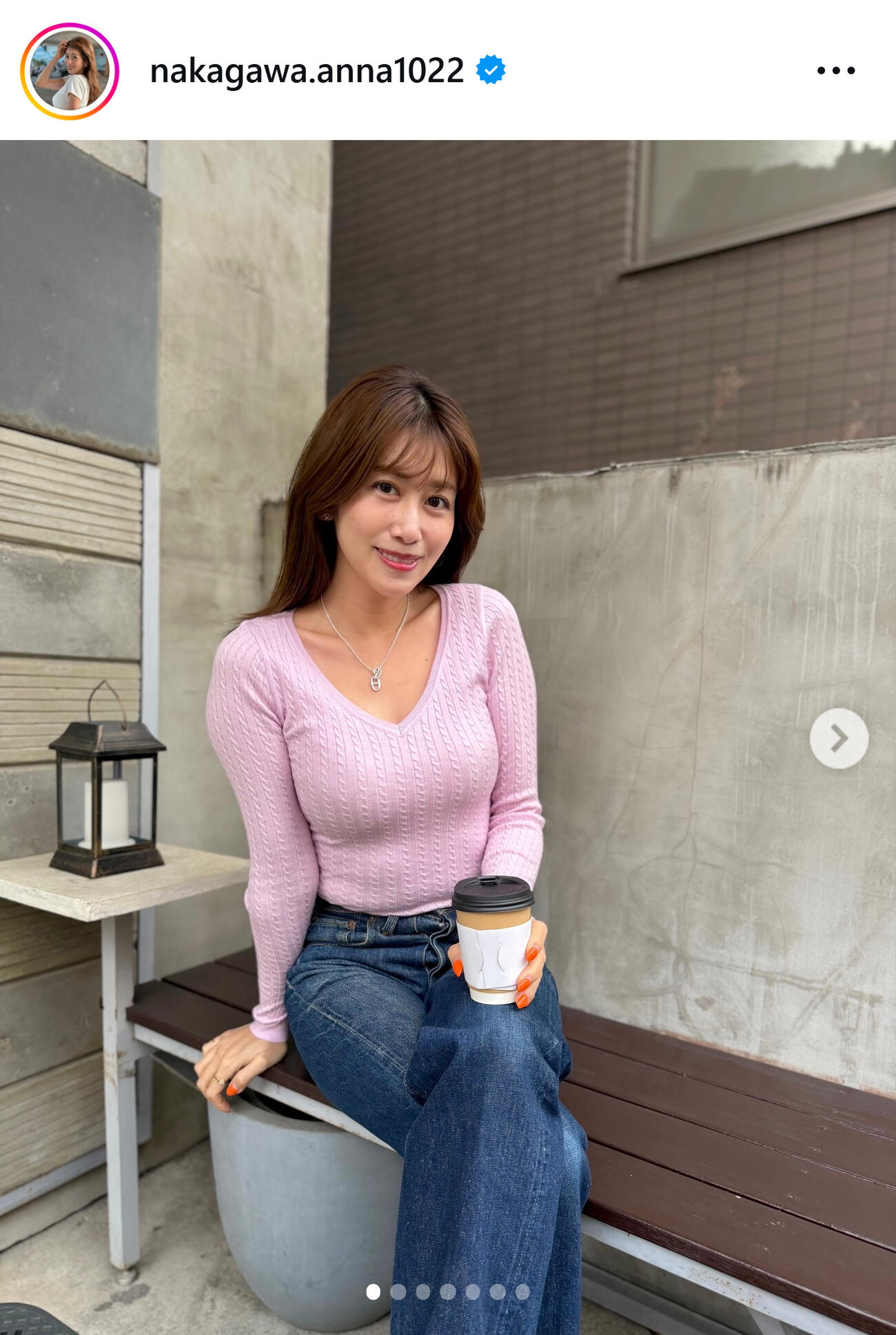 ボディーラインくっきりニット姿中川安奈（中川安奈のインスタグラムから）