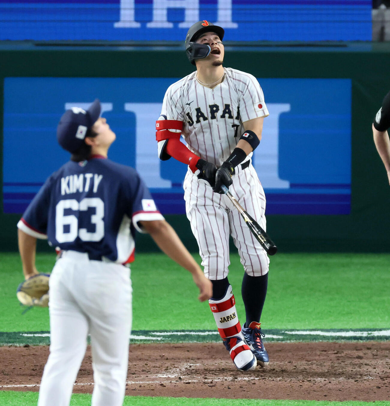 日本対韓国　8回裏日本2死二塁、佐藤は左飛を打ち上げる。投手金沢延（撮影・加藤哉）