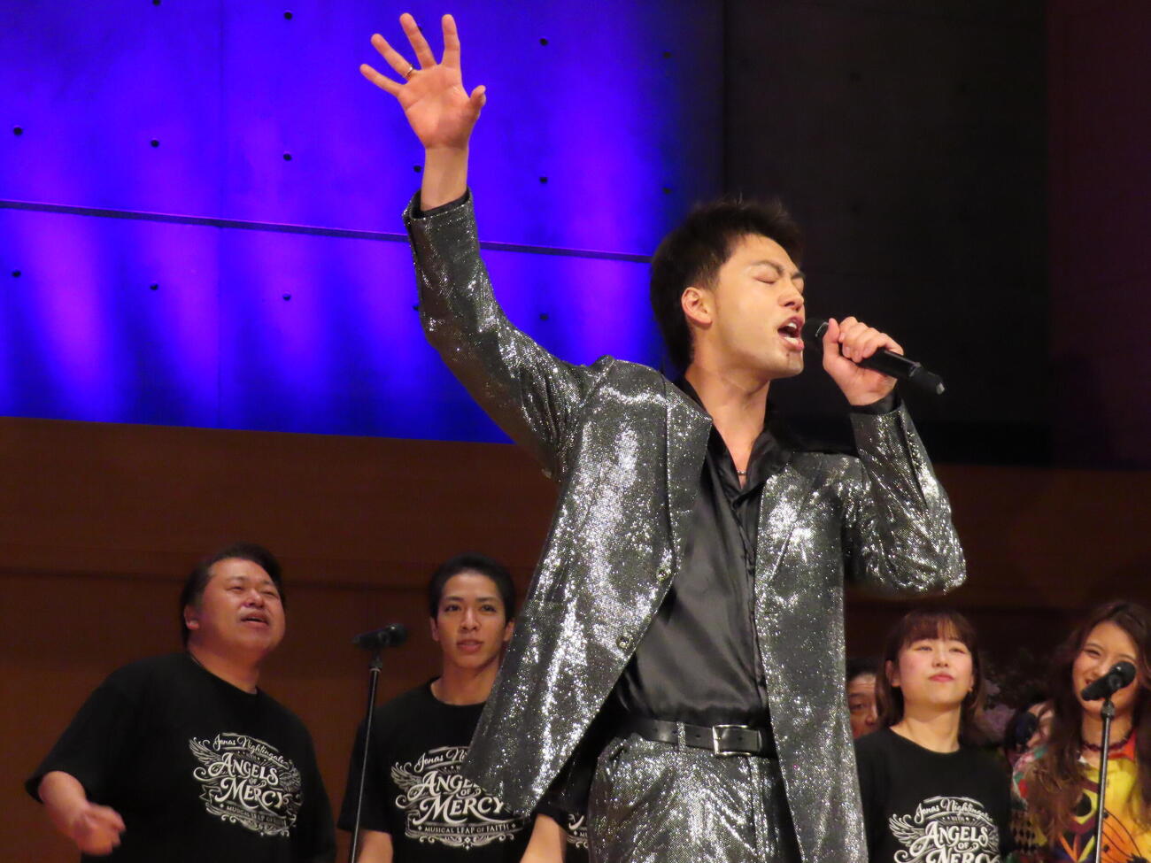 主演ミュージカル「奇跡を呼ぶ男」の制作発表会見で歌唱披露した竹内涼真