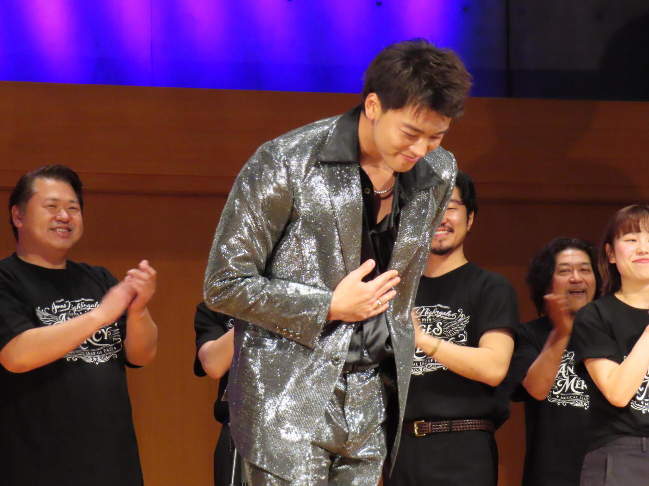 主演ミュージカル「奇跡を呼ぶ男」の制作発表会見で歌唱披露した竹内涼真