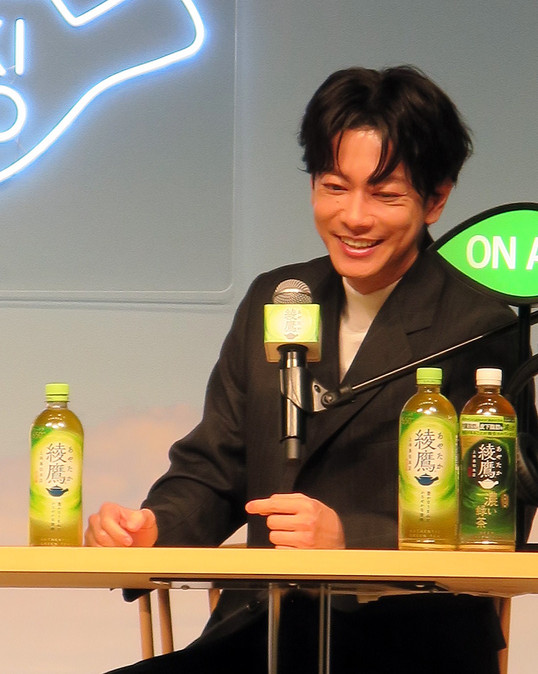 「綾鷹　HITOIKI STUDIO」PRイベントに登場した佐藤健