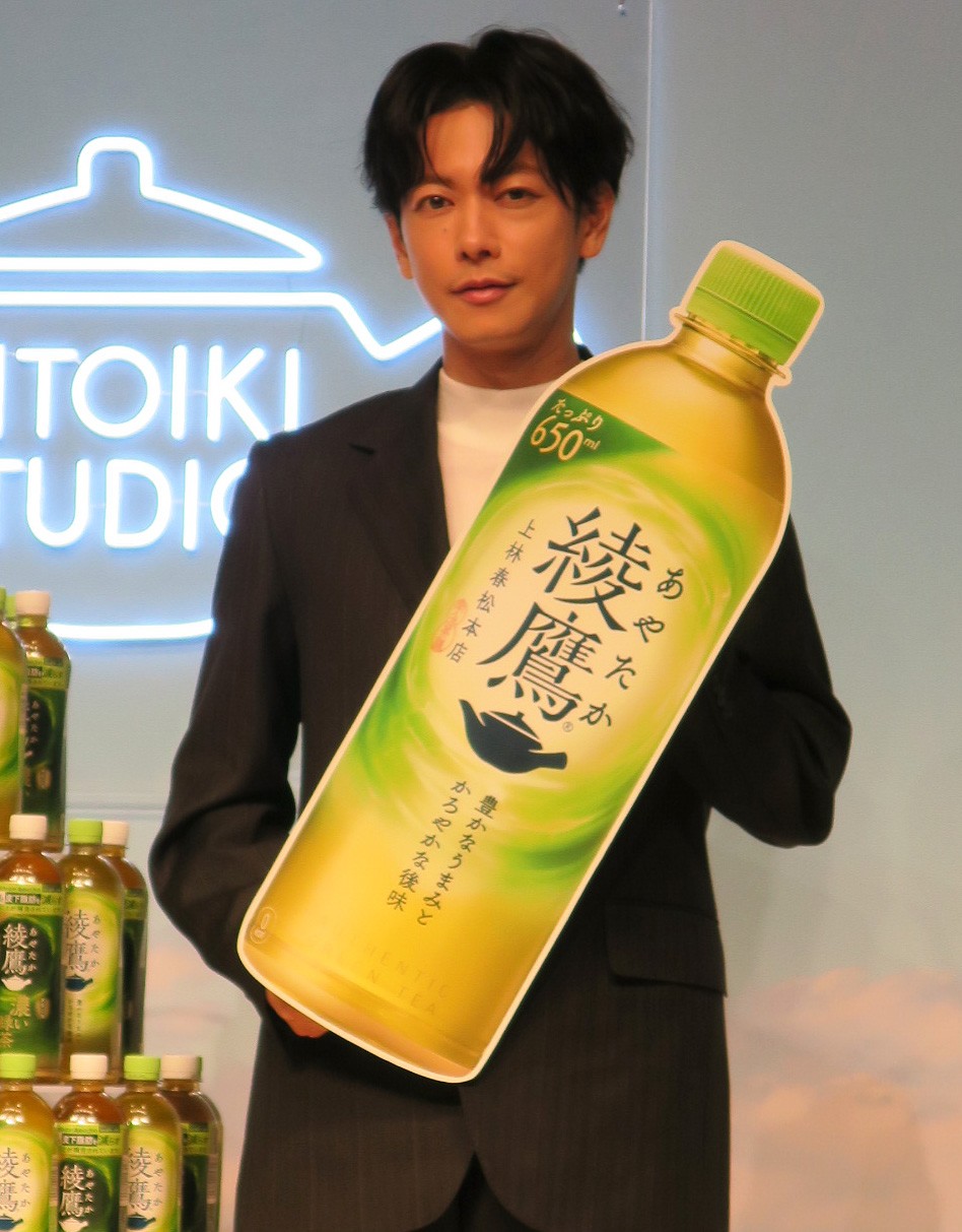 「綾鷹　HITOIKI STUDIO」PRイベントに登場した佐藤健