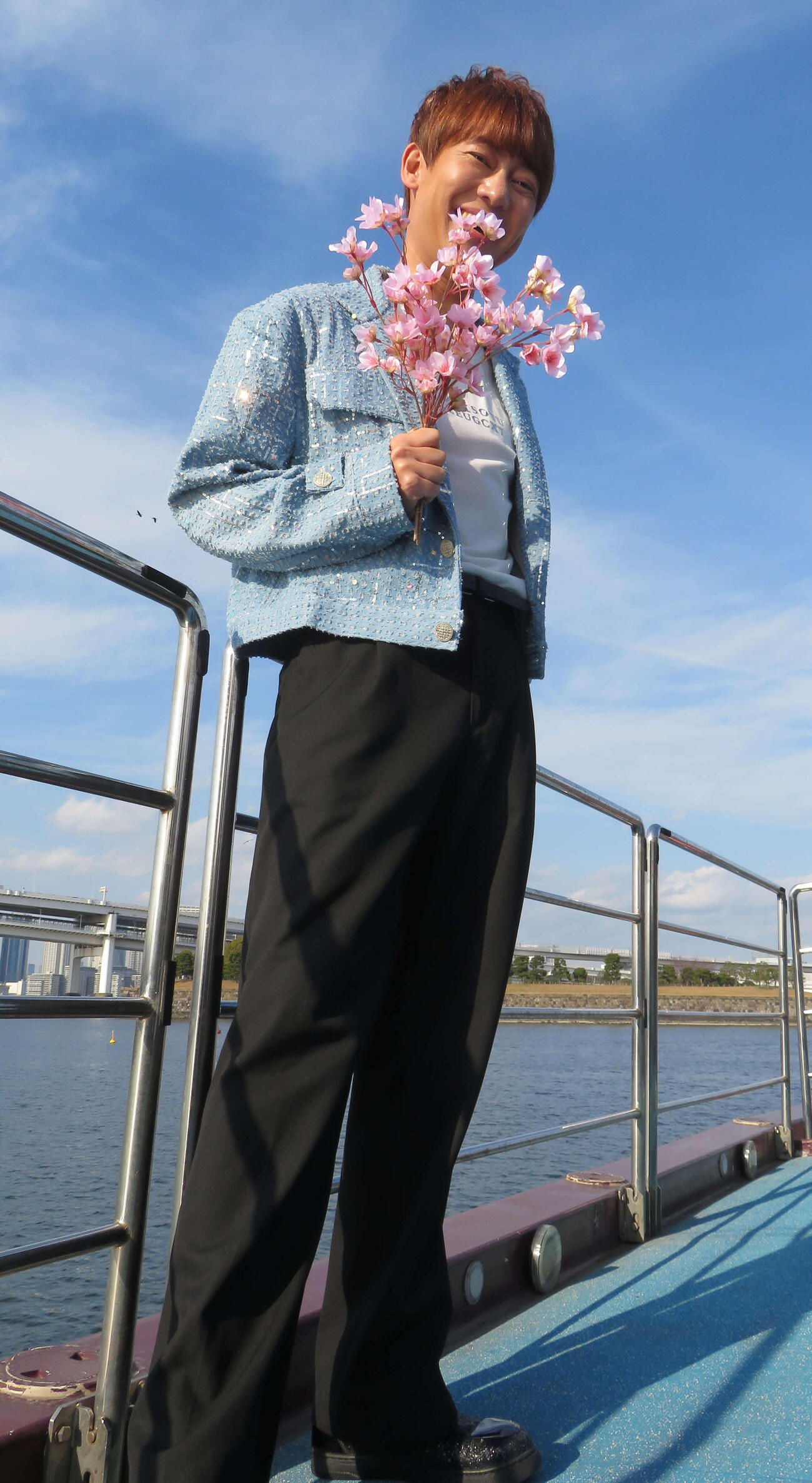 新曲発売記念イベントを行った松阪ゆうき
