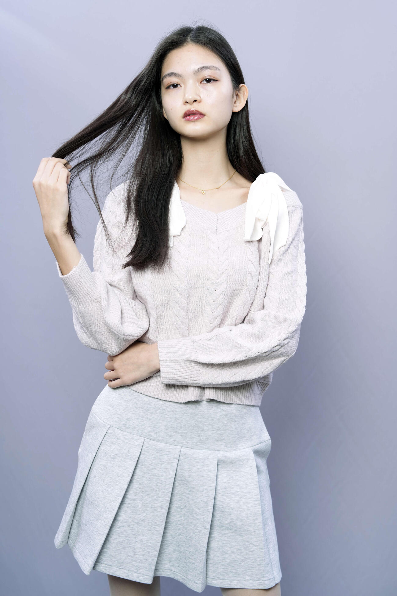 アンニュイな表情を浮かべる名城莉奈（撮影・小島史椰）