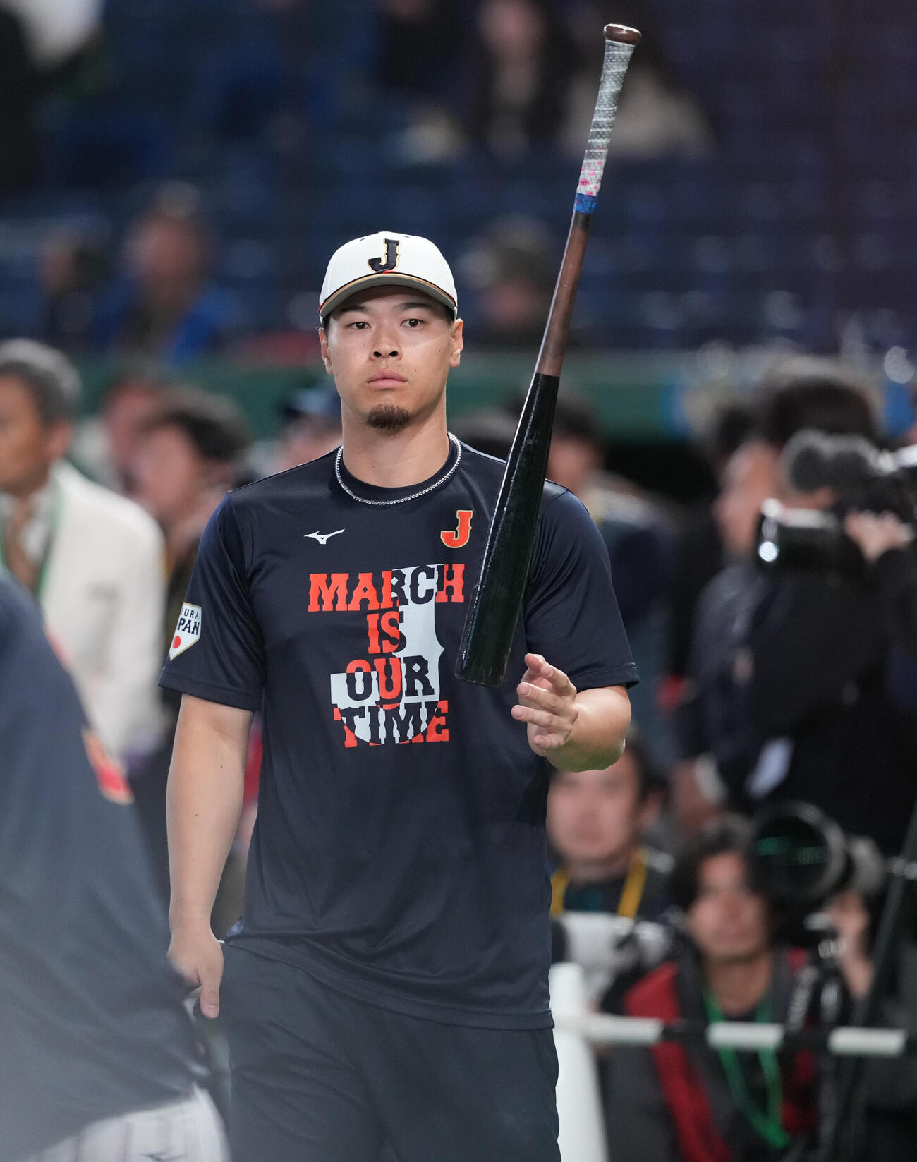 日本対チェコ　試合前練習に臨む佐藤輝（撮影・鈴木みどり）