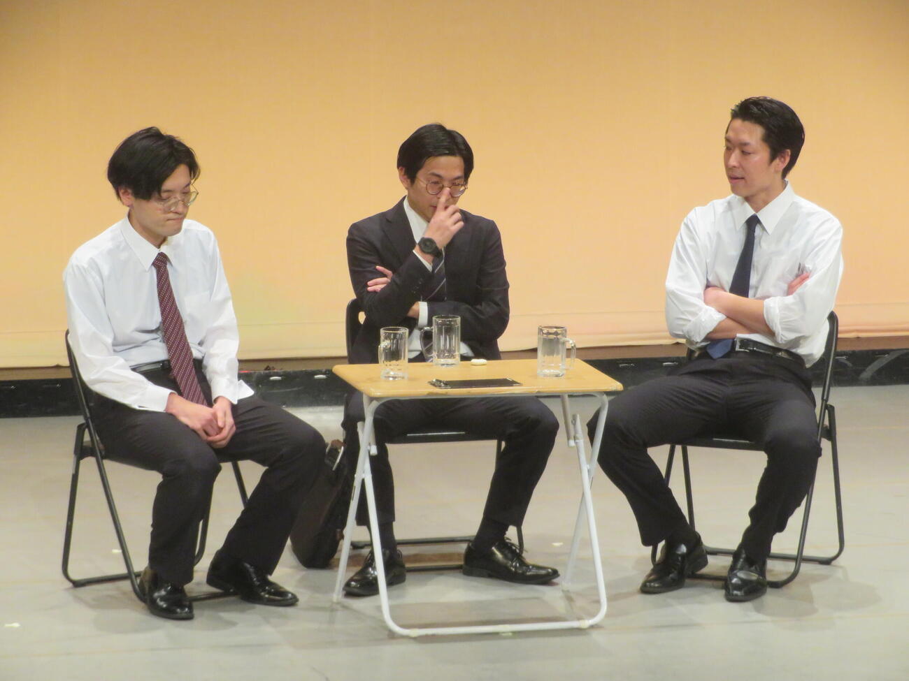 単独ライブ「オトコハツライヨ」初日公演を行った青色1号。左から仮屋そうめん、榎本淳、カミムラ（撮影・川田和博）