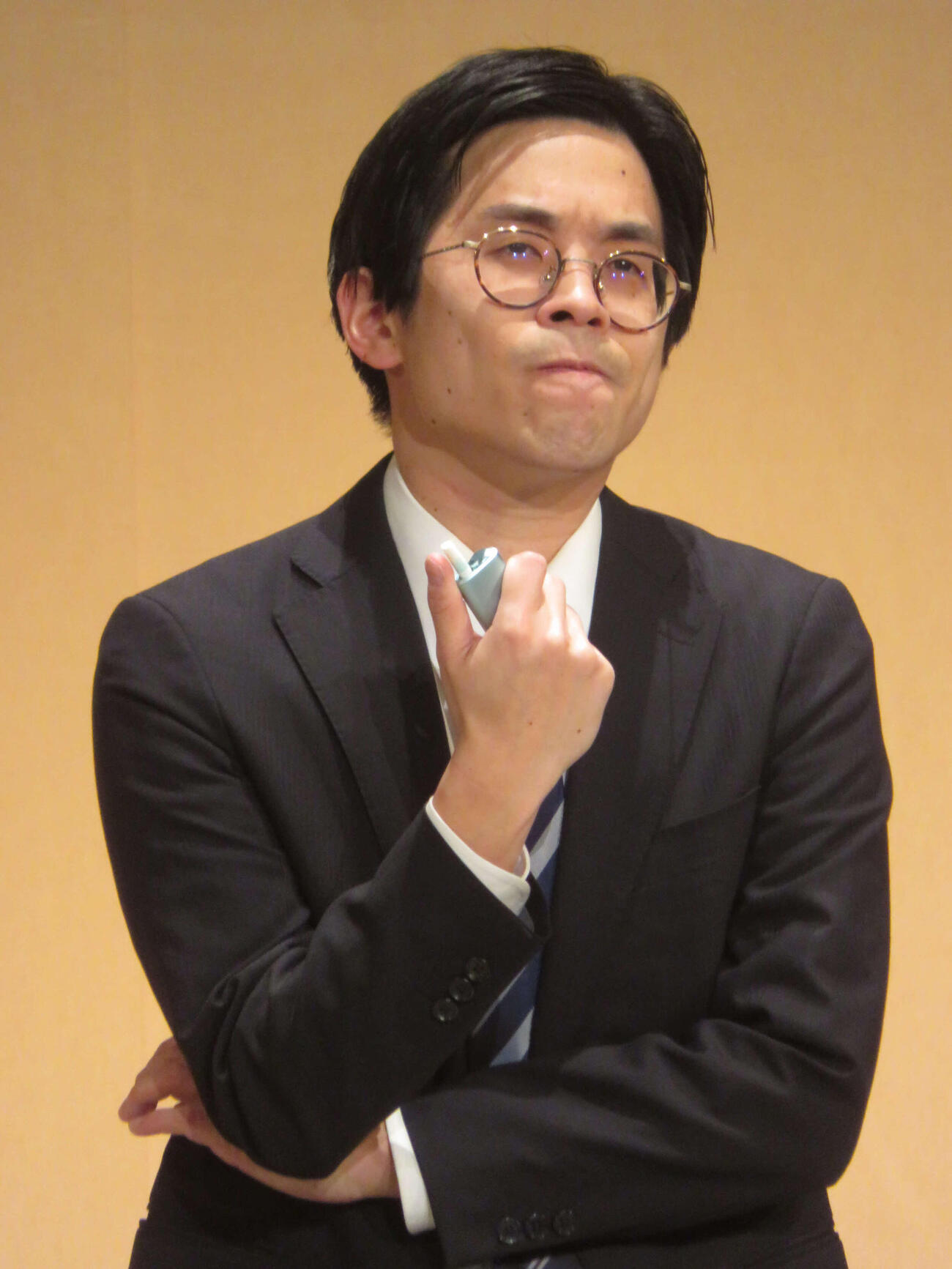 単独ライブ「オトコハツライヨ」初日公演を行った青色1号の榎本淳（撮影・川田和博）