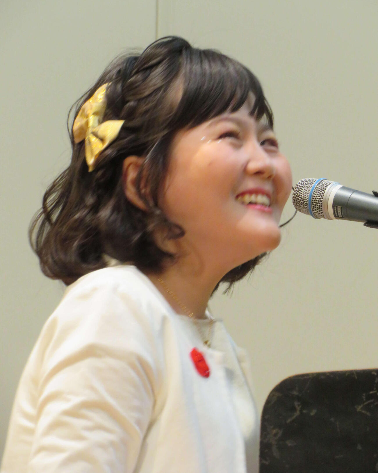 チャリティーコンサートを行った佐藤ひらり