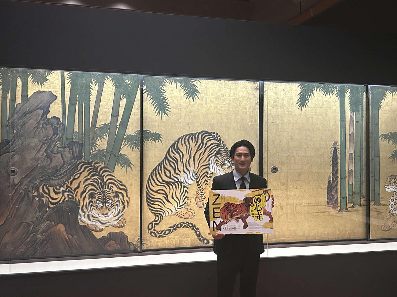 大阪市立美術館で開催中の特別展「妙心寺　禅の継承」の特別取材会に出席した中村隼人