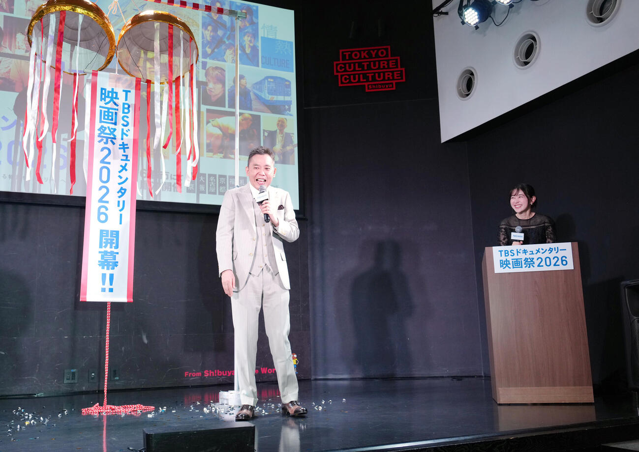 イベントに登場した太田光（左）はMCを務めるTBSの若林有子アナウンサーと笑顔で話す（撮影・足立雅史）