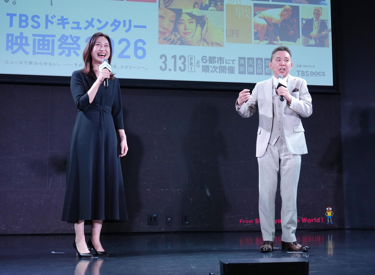 イベントに登場した太田光（右）とフリーアナウンサーの小川彩佳氏（撮影・足立雅史）