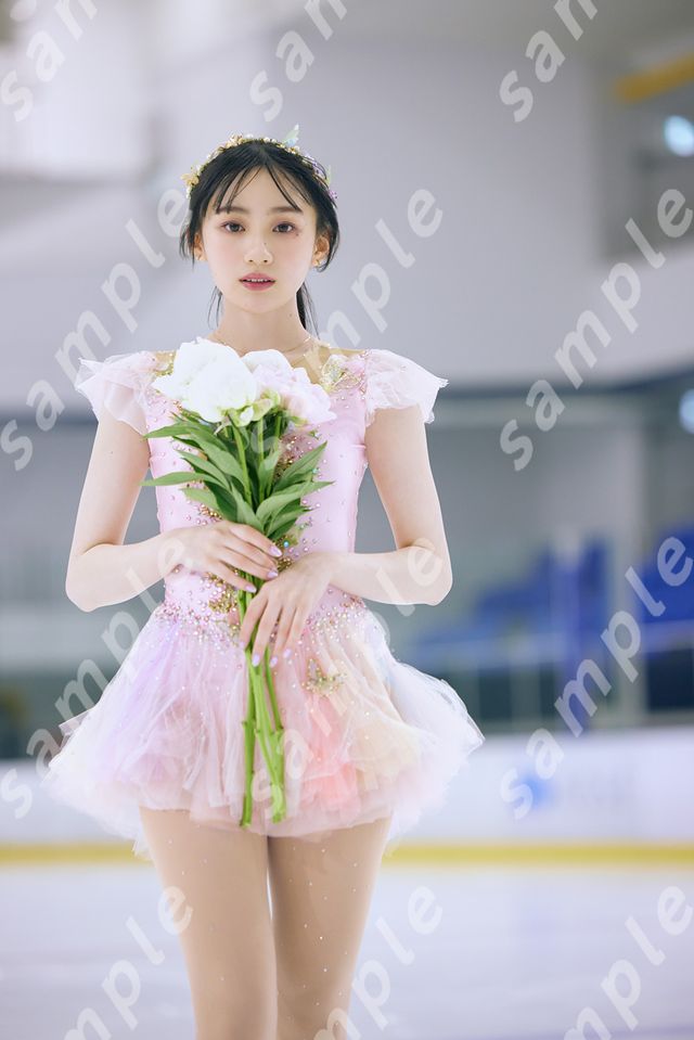 乃木坂46川﨑桜の氷上スケートショット公開 フィギュア歴10年 写真集