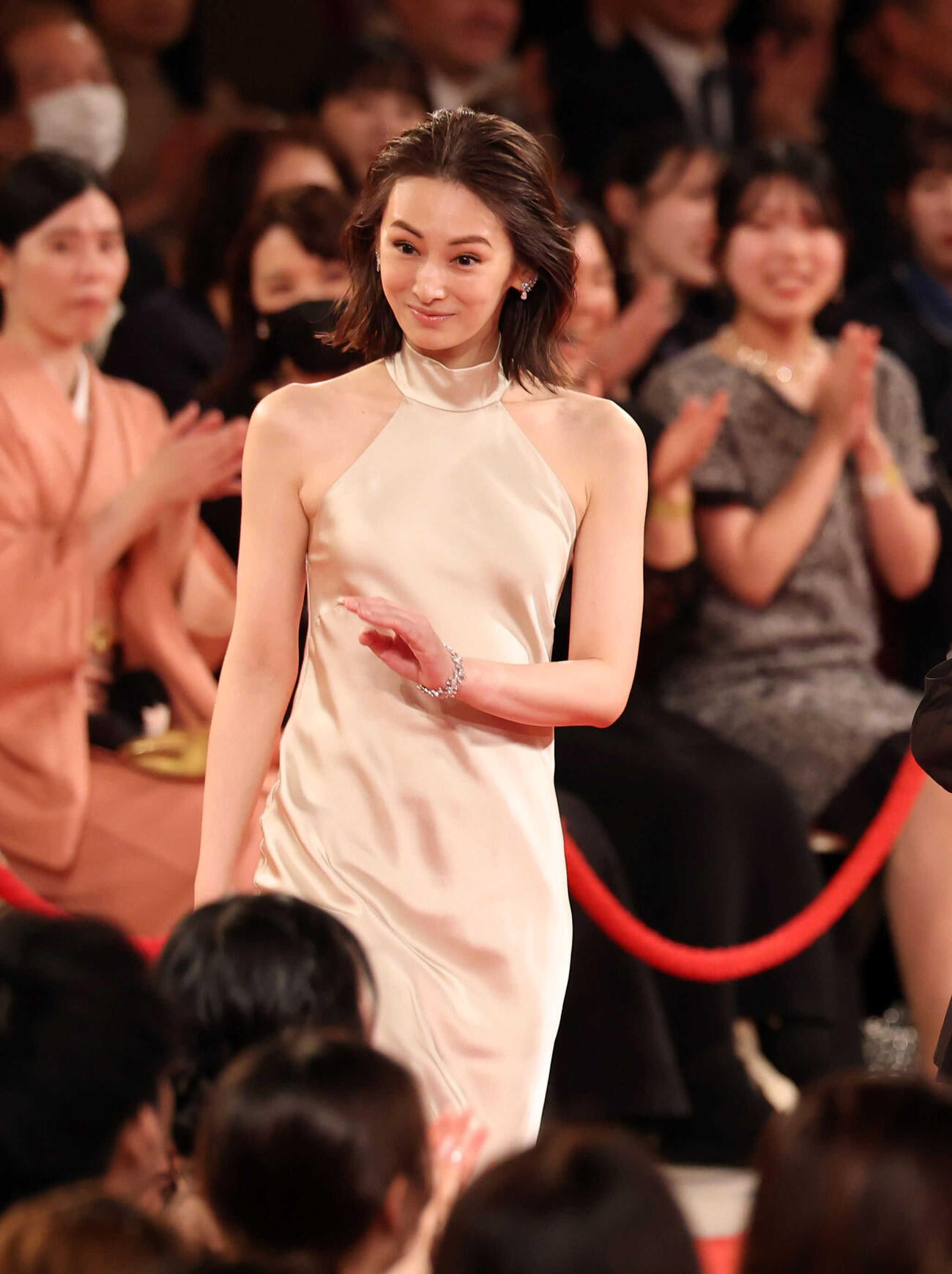 レッドカーペットを歩く北川景子（代表撮影）