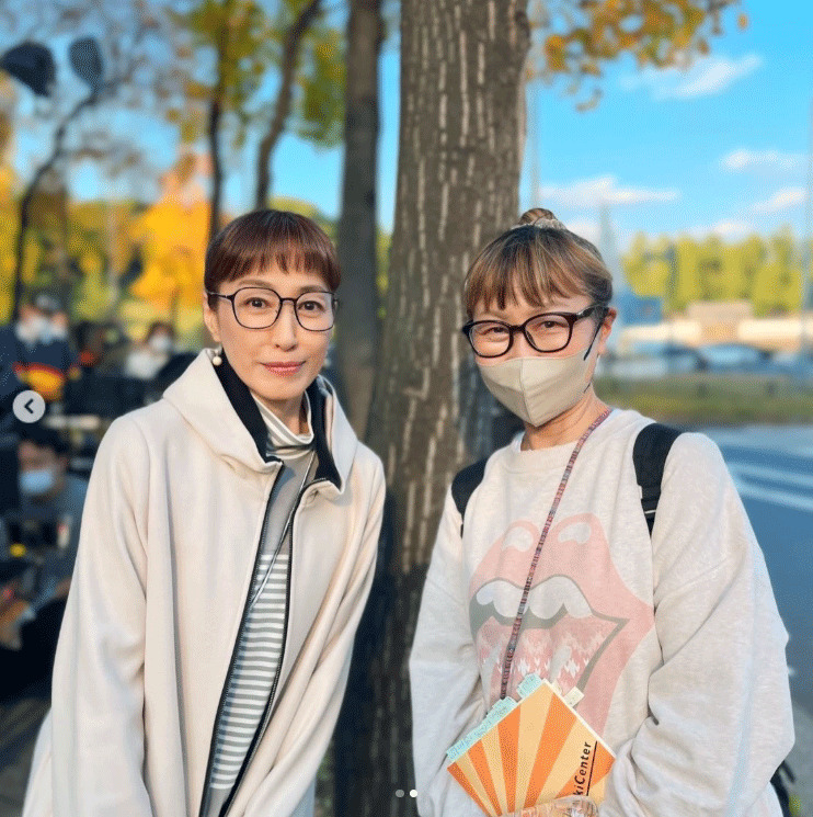 高島礼子（左）と長嶋一茂のマネジャー（高島礼子のインスタグラムから）
